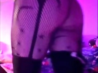 !!hot Emo Chick With Tattoos And A Fat Backside In Fishnets!! I’m Oiled Up Making You Horny For More)